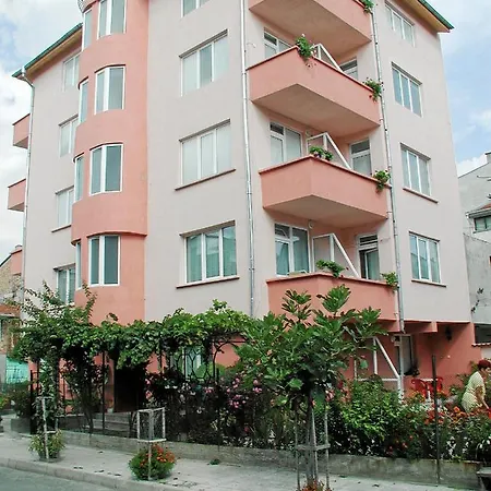 Guest House Chifchibashievi Konukevi 2*