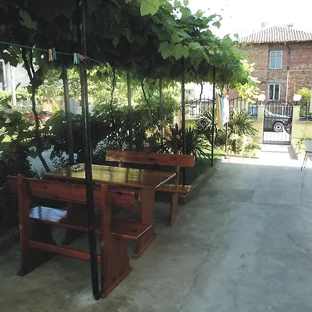 Guest House Chifchibashievi 2*